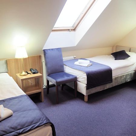 Hotel Awis Kutno Kültér fotó