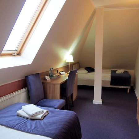 Hotel Awis Kutno Kültér fotó
