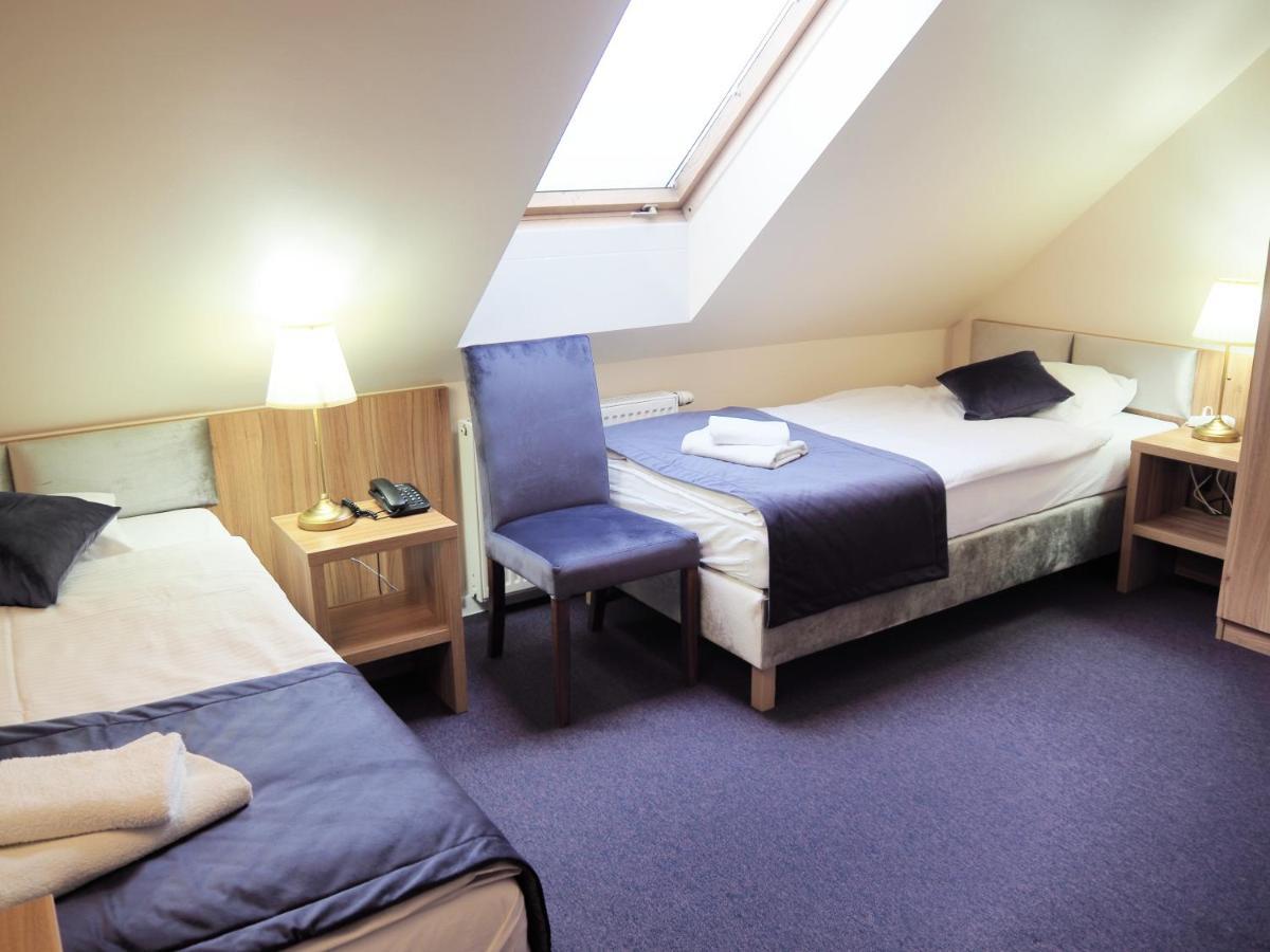 Hotel Awis Kutno Kültér fotó