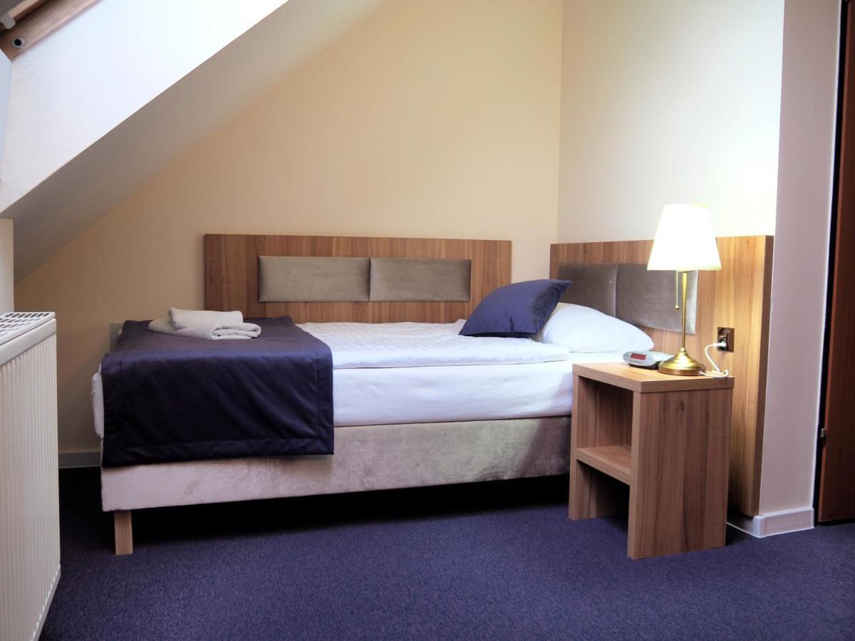 Hotel Awis Kutno Kültér fotó