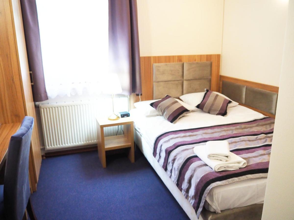 Hotel Awis Kutno Kültér fotó