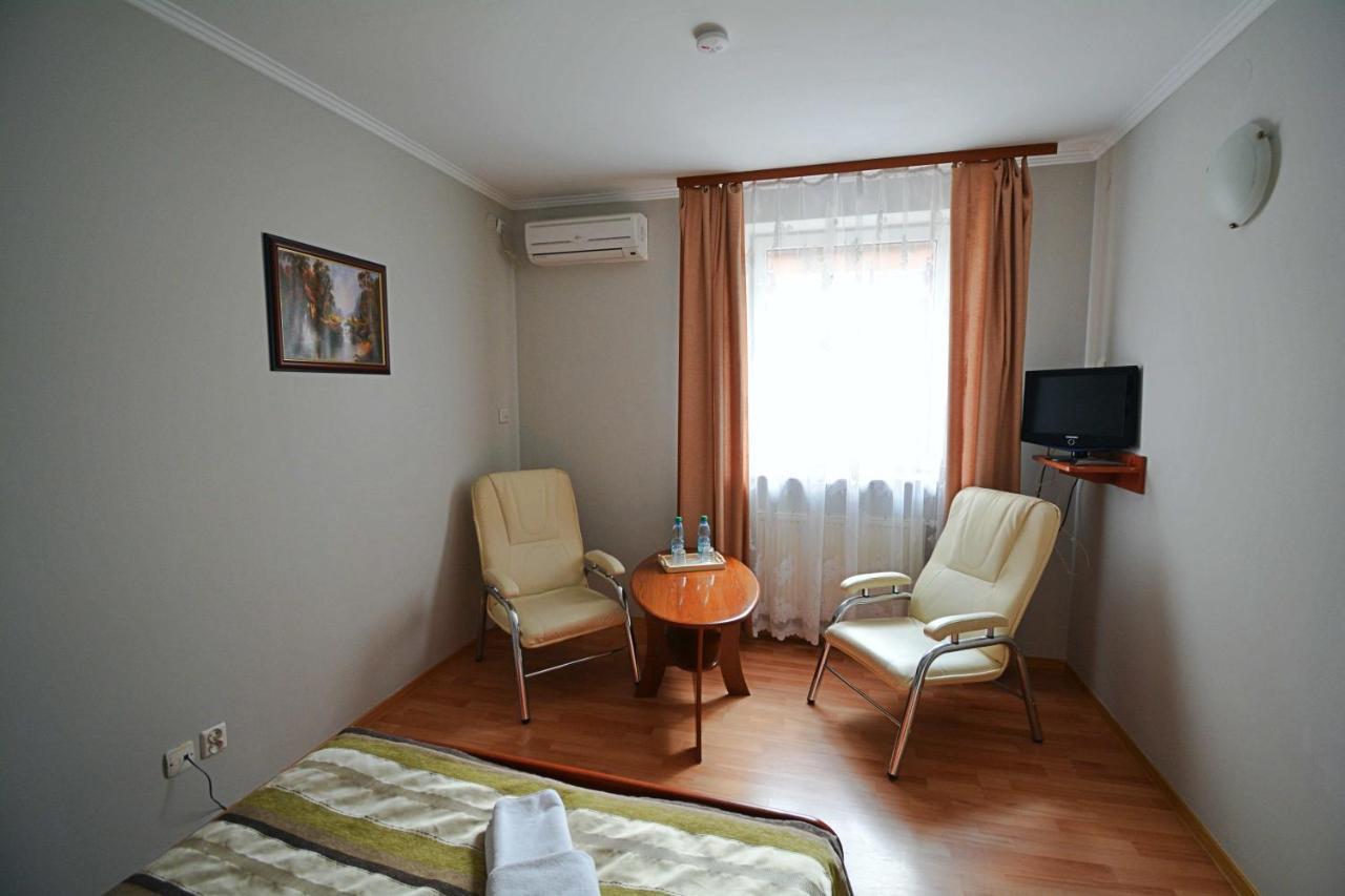 Hotel Awis Kutno Kültér fotó