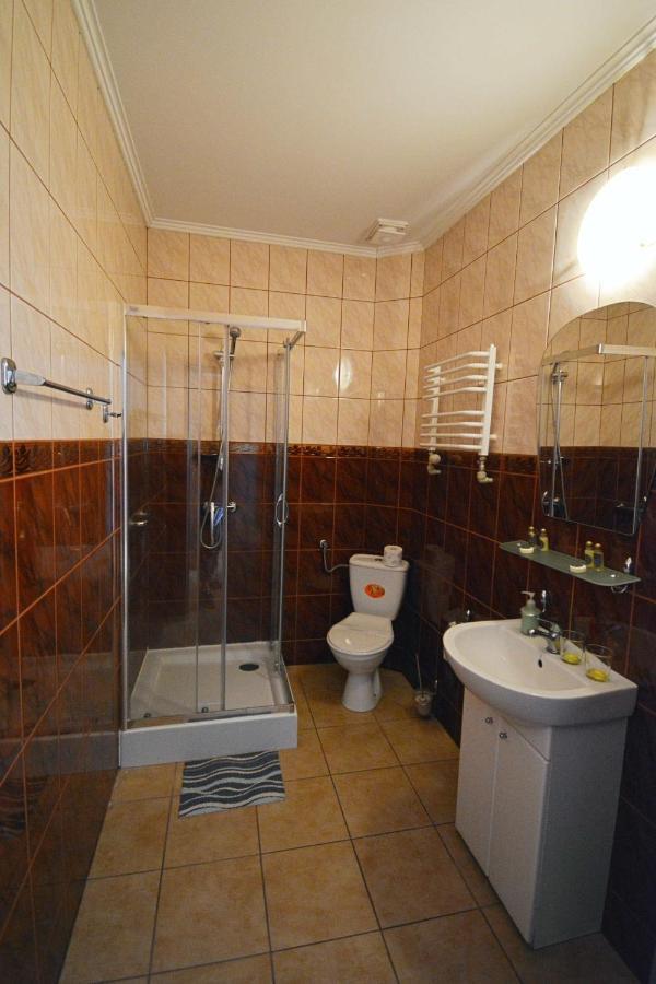 Hotel Awis Kutno Kültér fotó