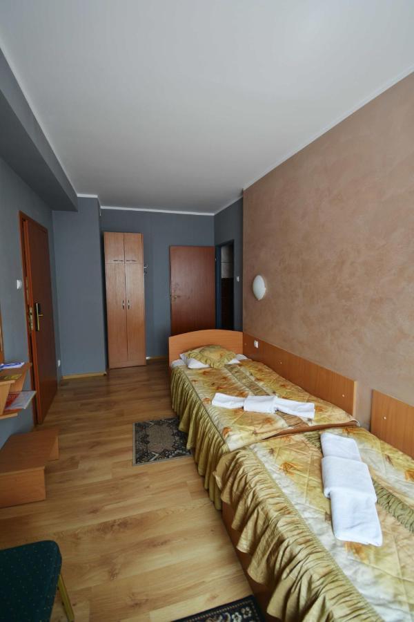 Hotel Awis Kutno Kültér fotó