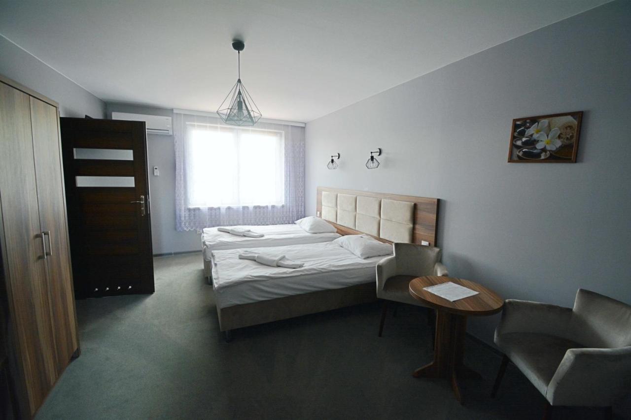 Hotel Awis Kutno Kültér fotó