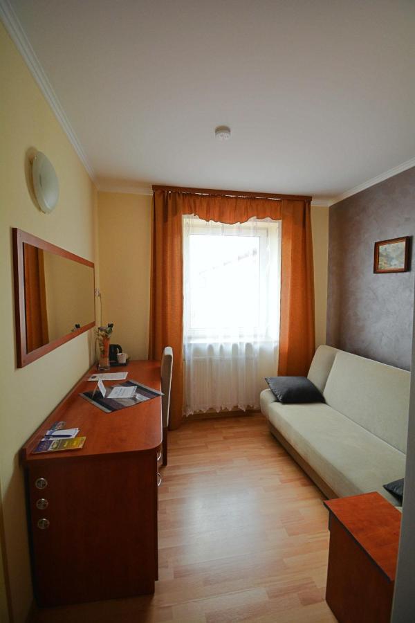 Hotel Awis Kutno Kültér fotó