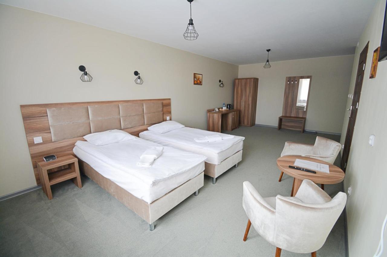 Hotel Awis Kutno Kültér fotó